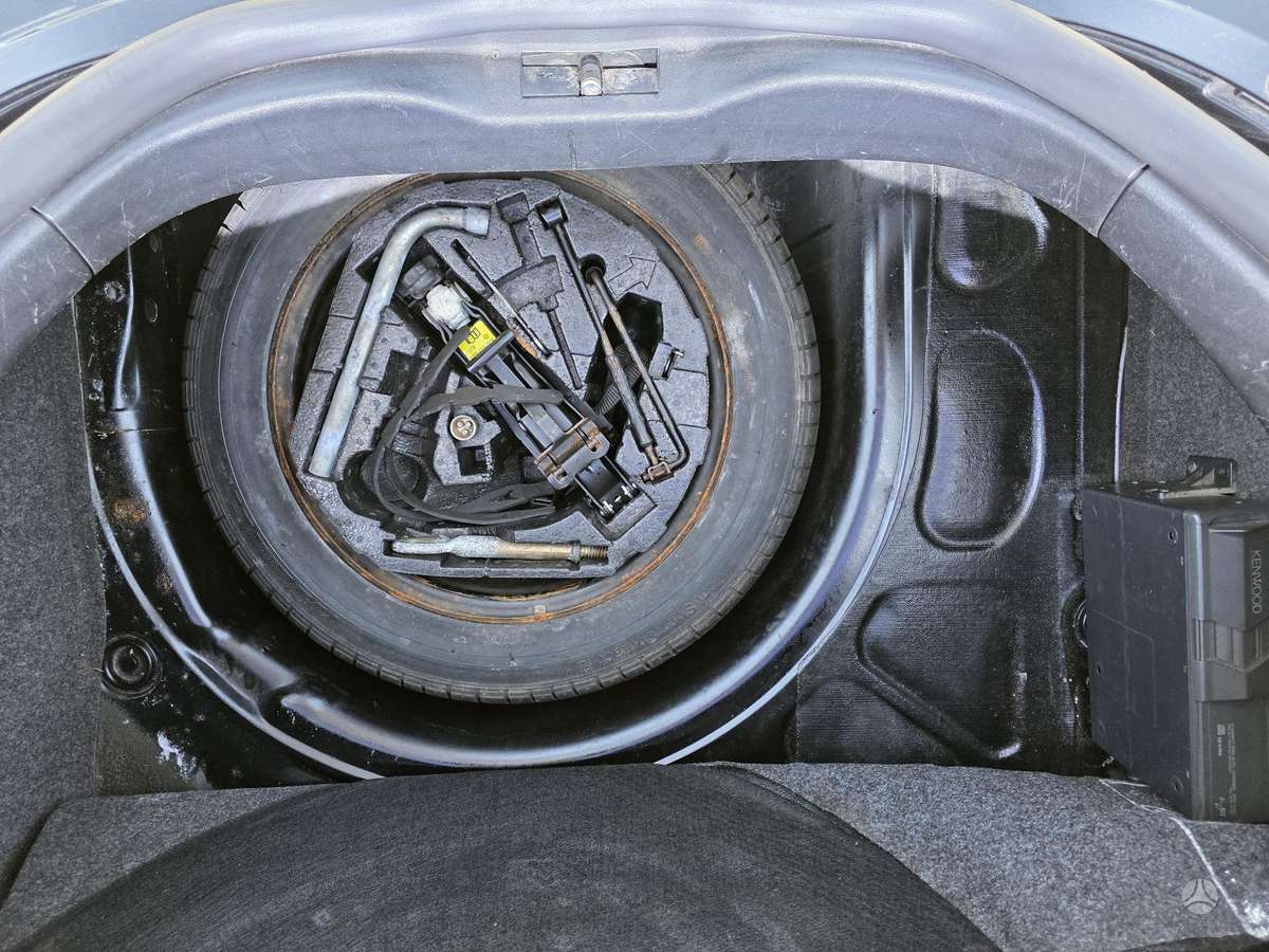 Volkswagen Beetle, 1.6 l., hatchback