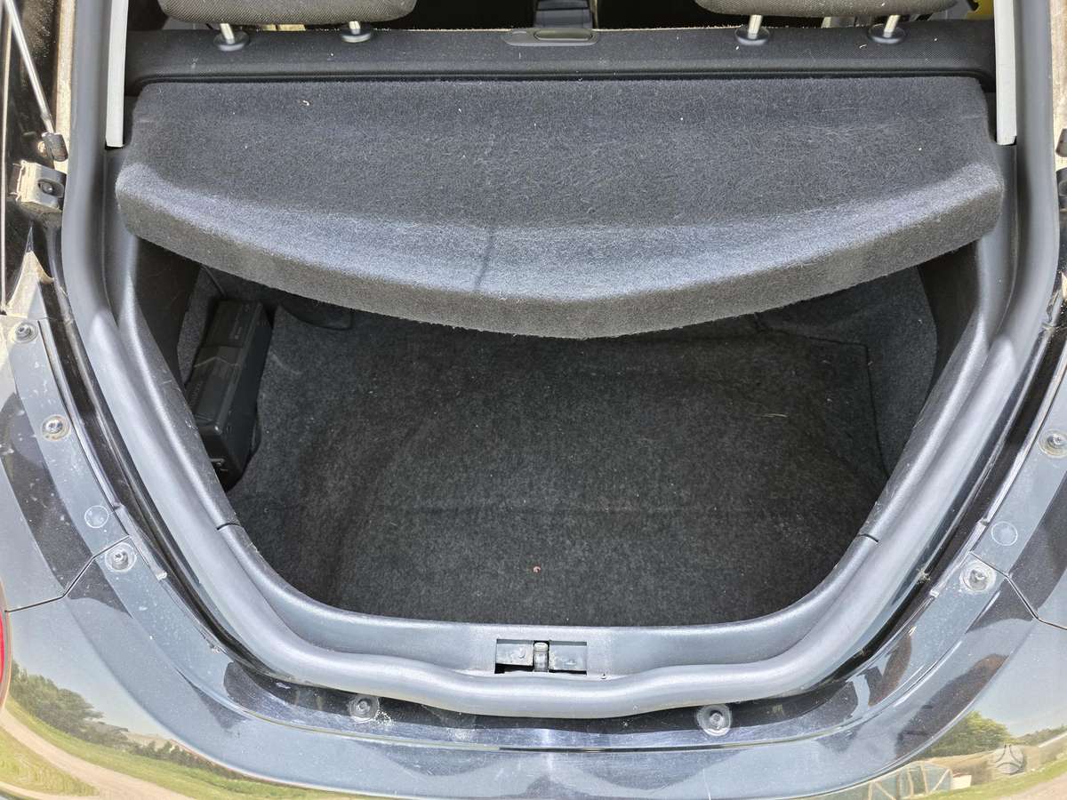 Volkswagen Beetle, 1.6 l., hatchback