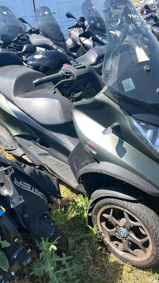 Piaggio MP3, triračiai