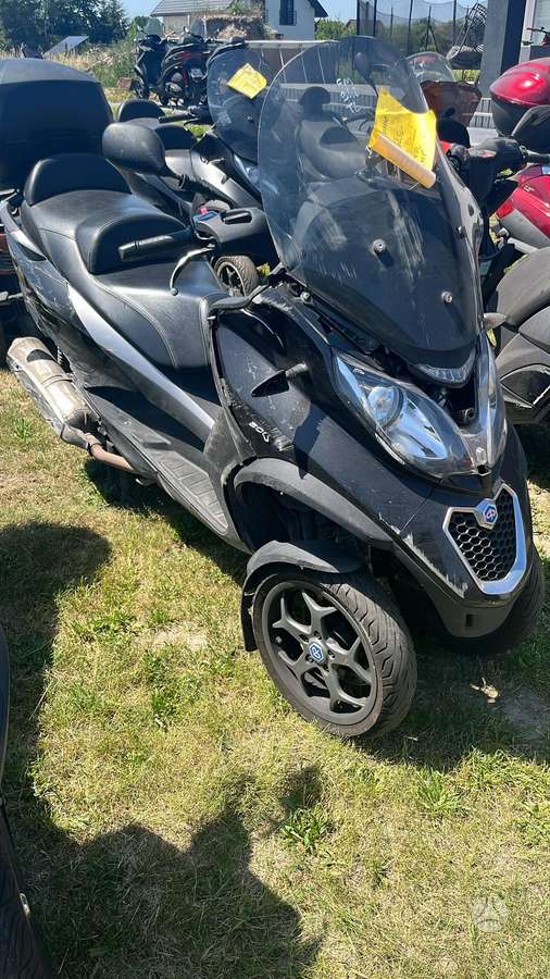 Piaggio MP3, tricikli