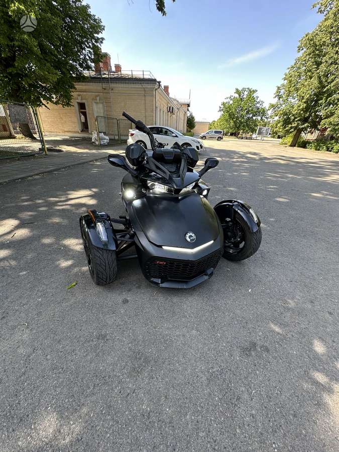 Can-Am Spyder 1330cc, triračiai