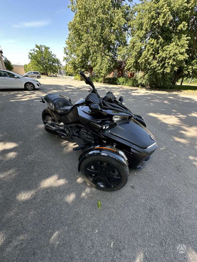 Can-Am Spyder 1330cc, triračiai