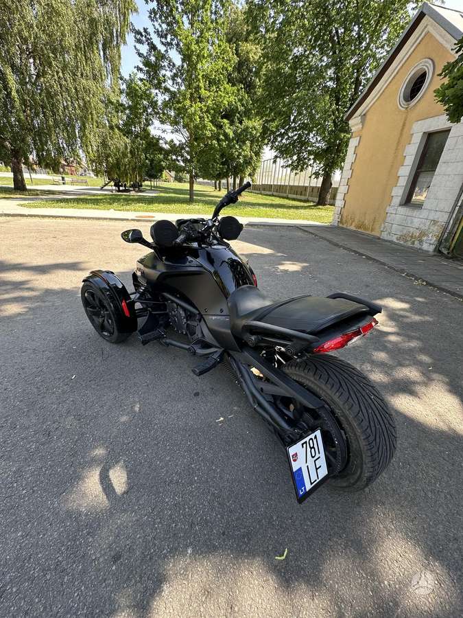 Can-Am Spyder 1330cc, triračiai