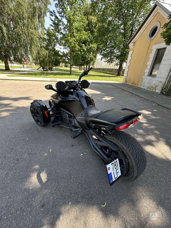 Can-Am Spyder 1330cc, трициклы