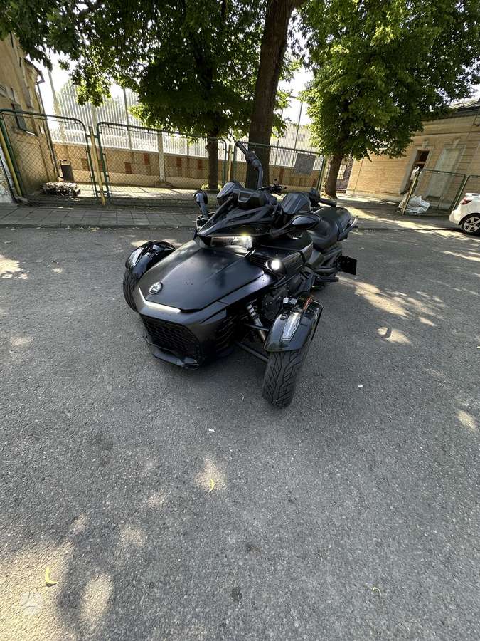 Can-Am Spyder 1330cc, triračiai