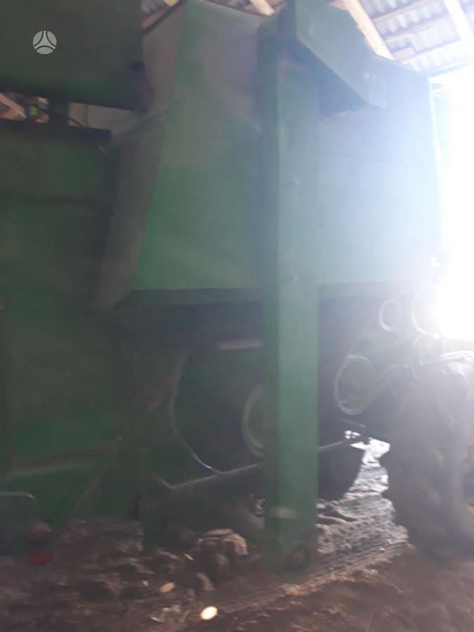 Volvo Bm830, kombainai