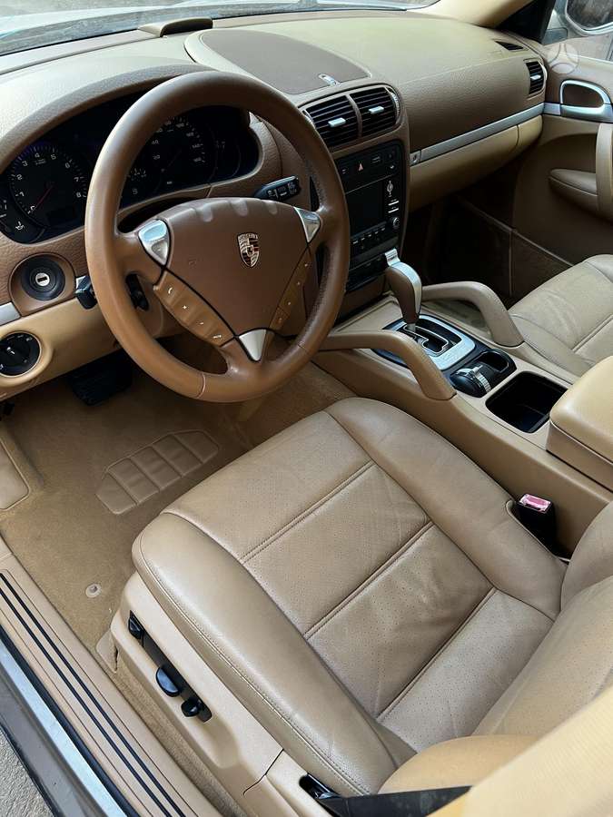 Porsche Cayenne - 6