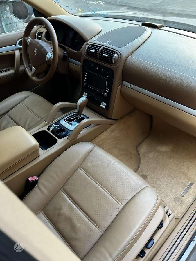 Porsche Cayenne - 8