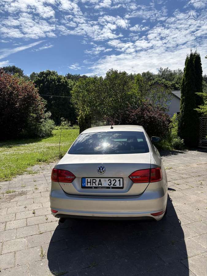 Volkswagen Jetta - 3