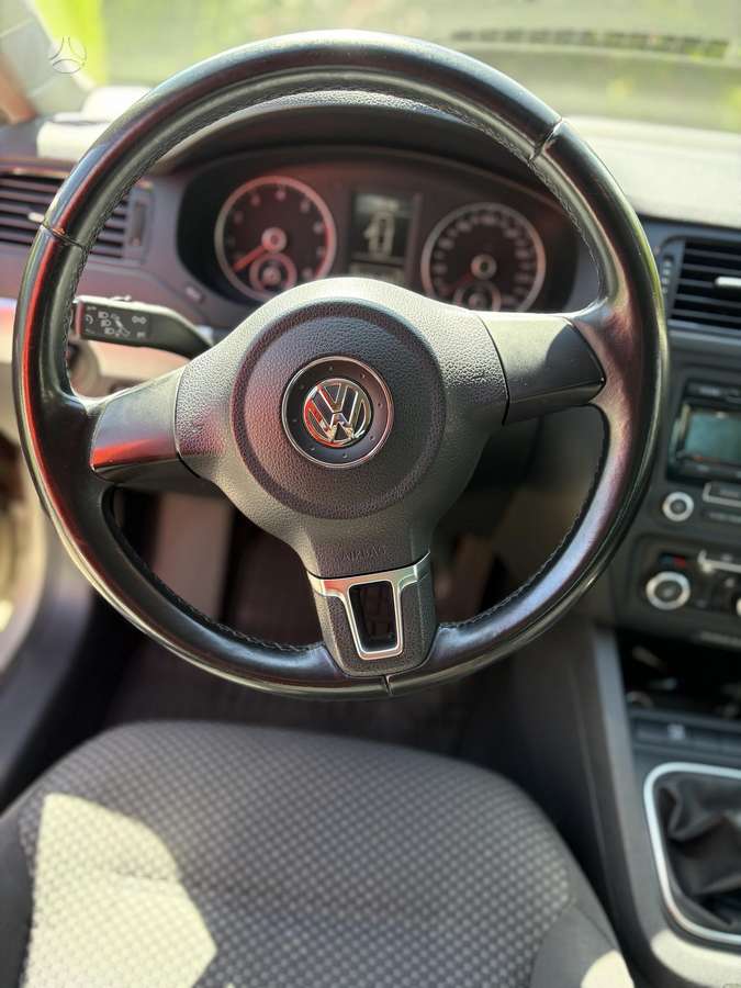 Volkswagen Jetta - 6