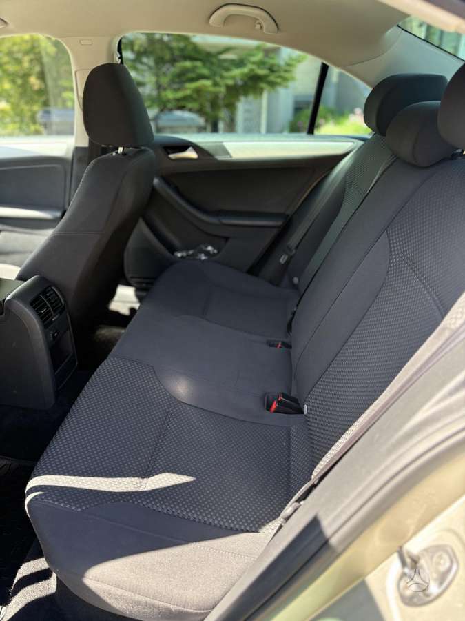 Volkswagen Jetta - 8