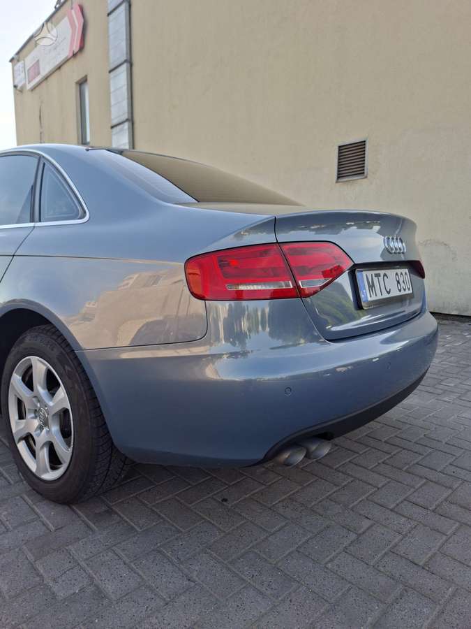 Audi A4, 2.0 l., Седан