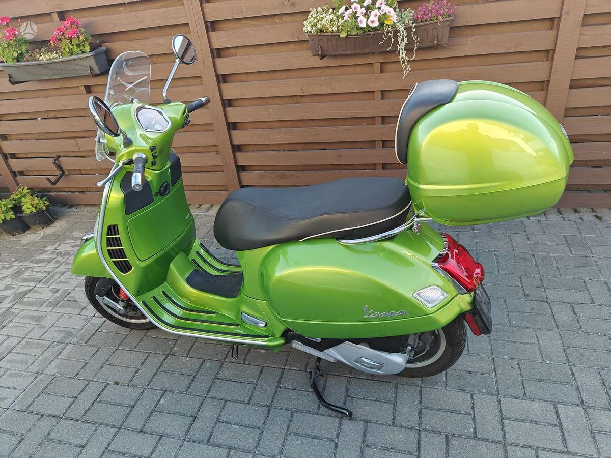Piaggio Vespa 125cc, scooters / mopeds