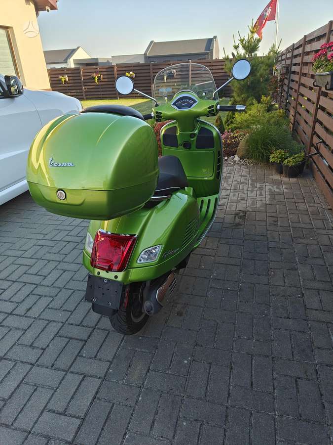 Piaggio Vespa 125cc, scooters / mopeds