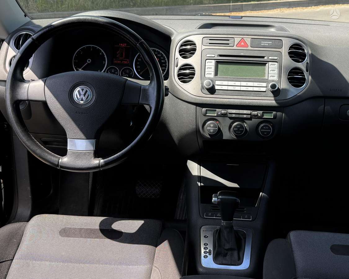 Volkswagen Tiguan - 10