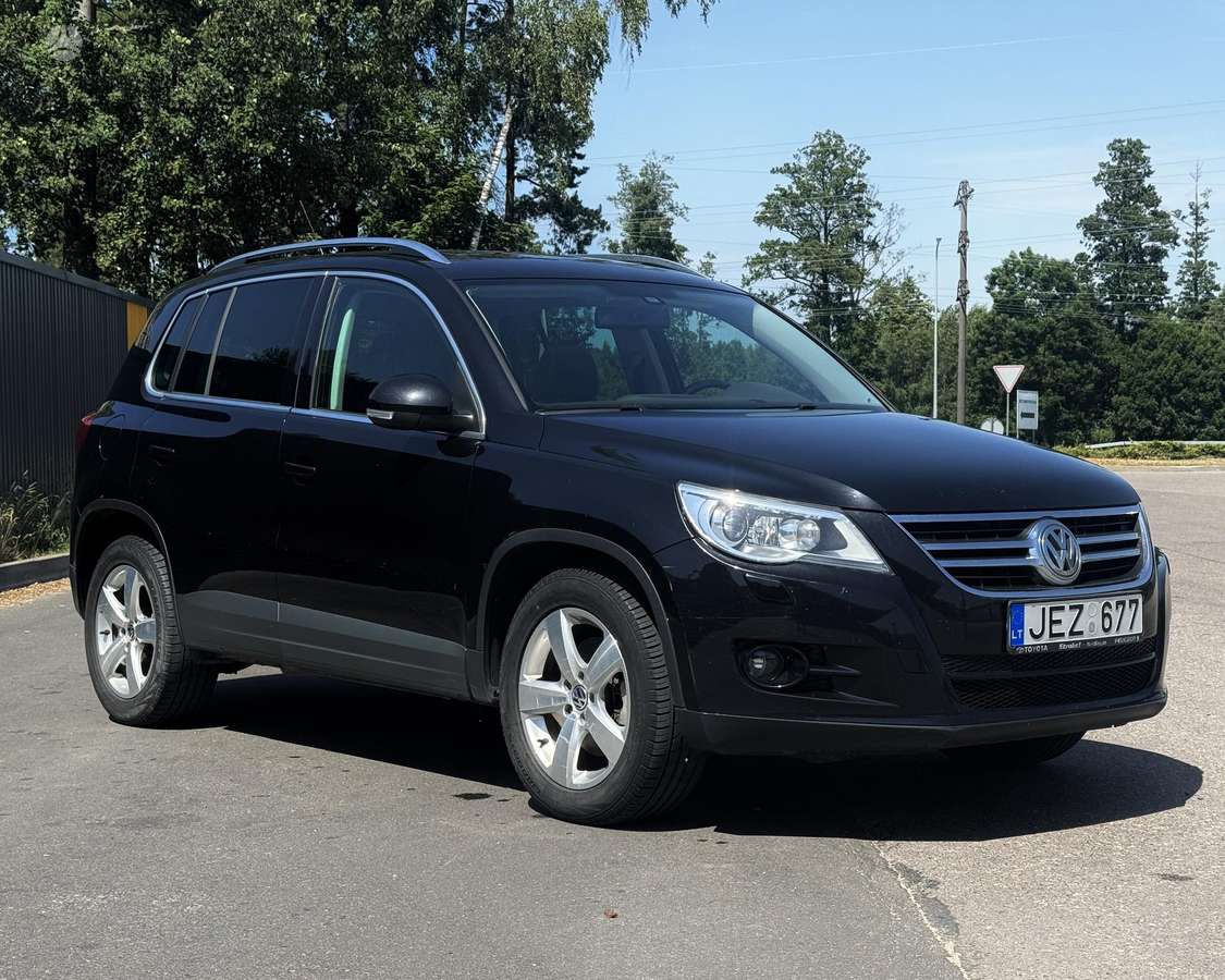 Volkswagen Tiguan - 1
