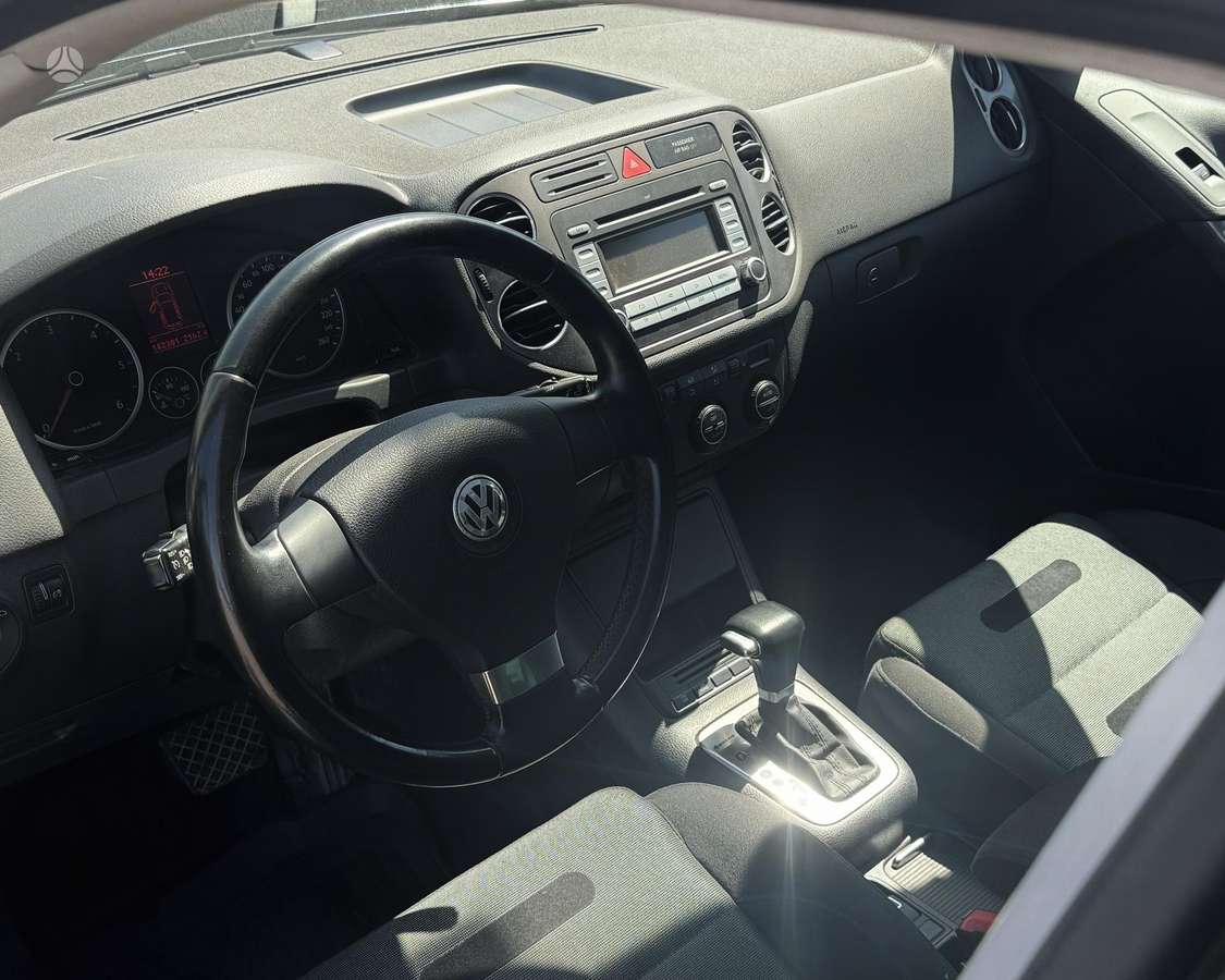 Volkswagen Tiguan - 9