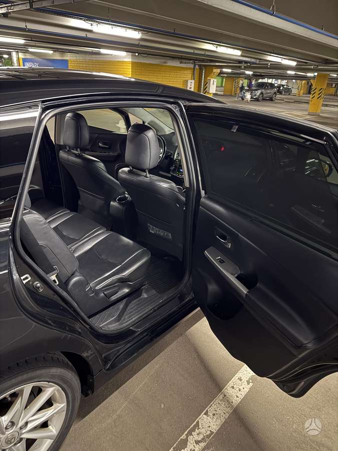 Toyota Prius+ - 11