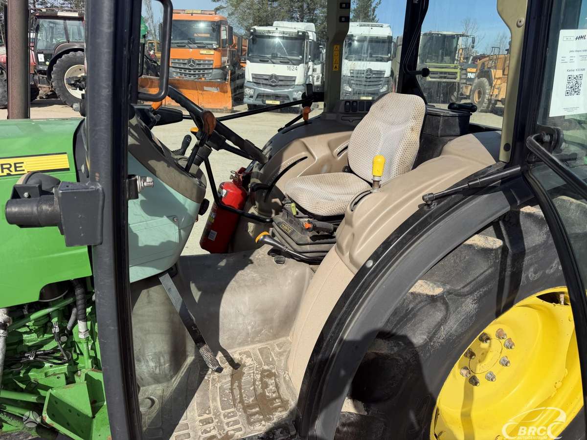 John Deere 5085, traktoriai