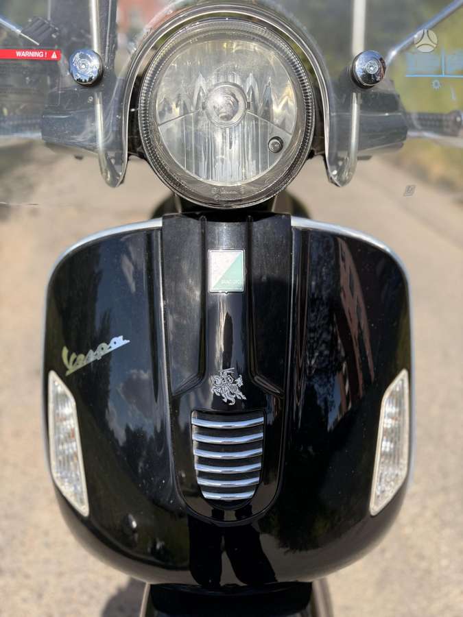 Piaggio Vespa 300cc, scooters / mopeds