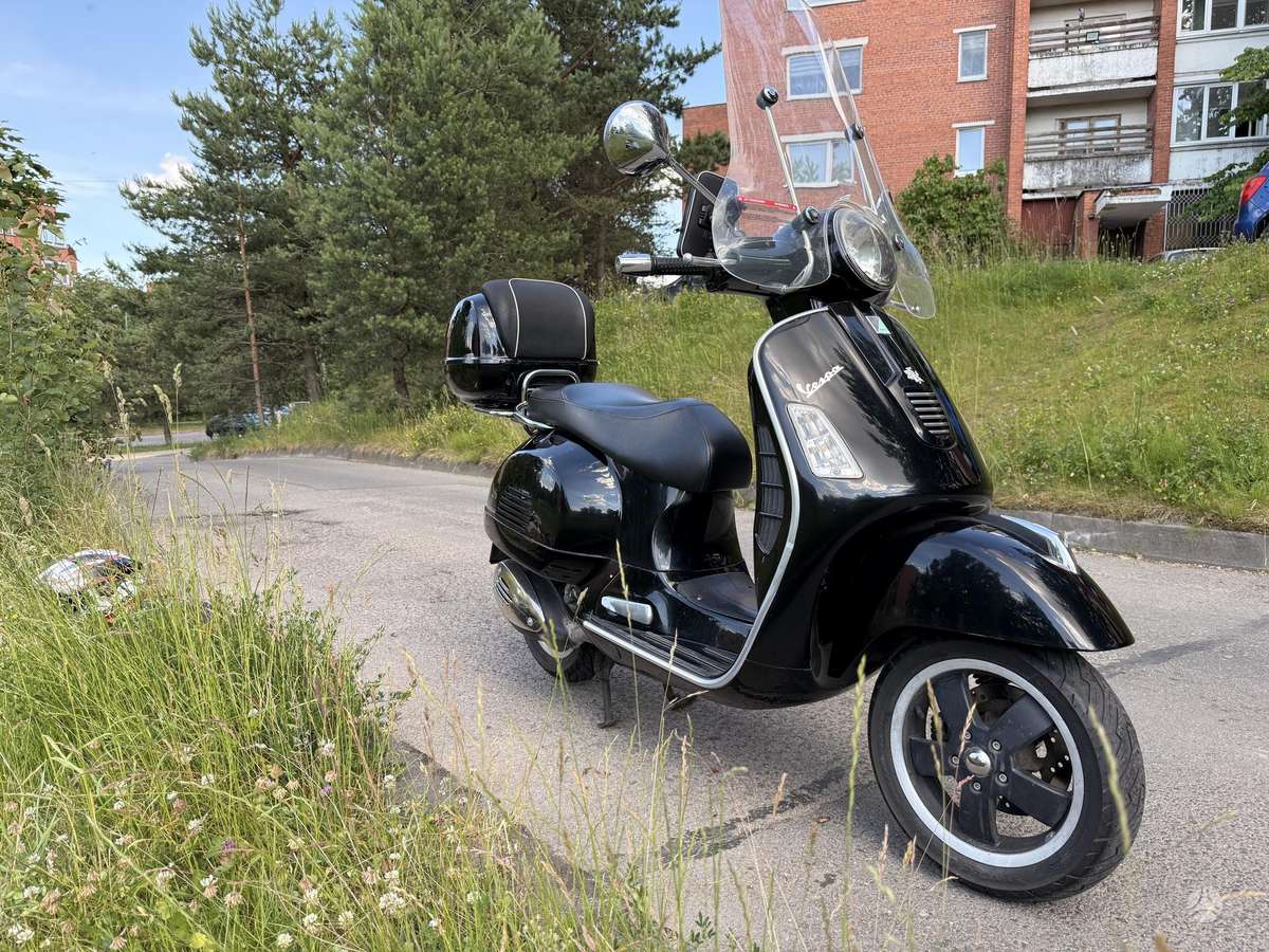 Piaggio Vespa 300cc, мотороллеры / мопеды