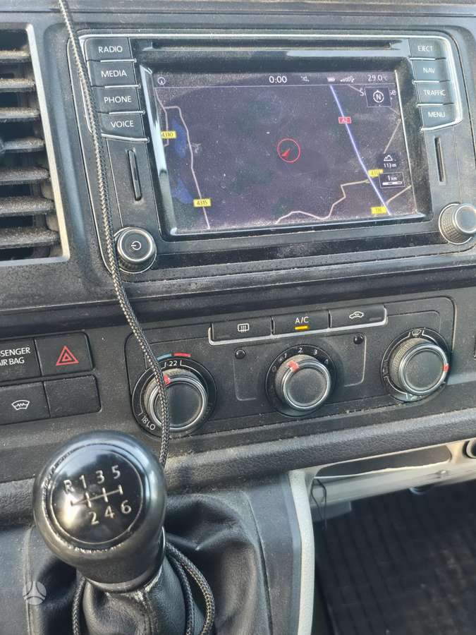 Volkswagen Transporter - 11