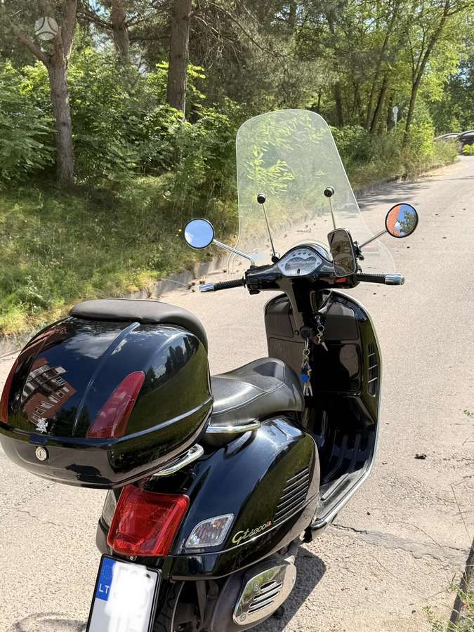 Piaggio Vespa 300cc, scooters / mopeds