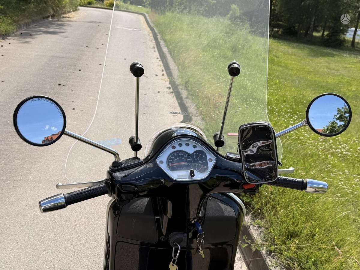 Piaggio Vespa 300cc, мотороллеры / мопеды