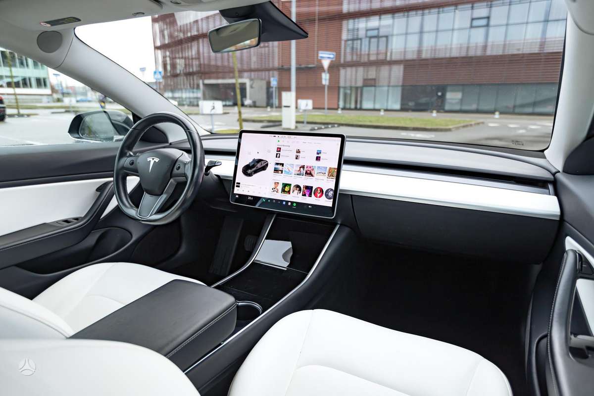 Tesla Model 3, 75 kWh, hatchback