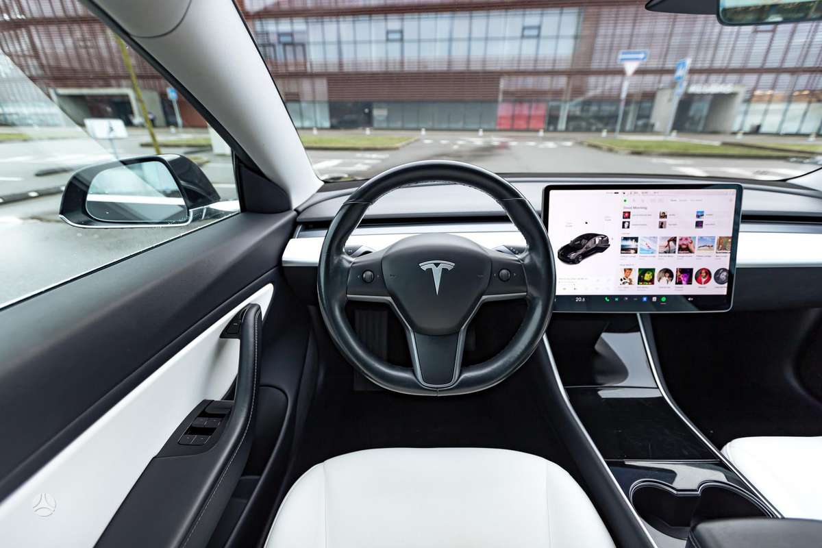 Tesla Model 3, 75 kWh, hatchback