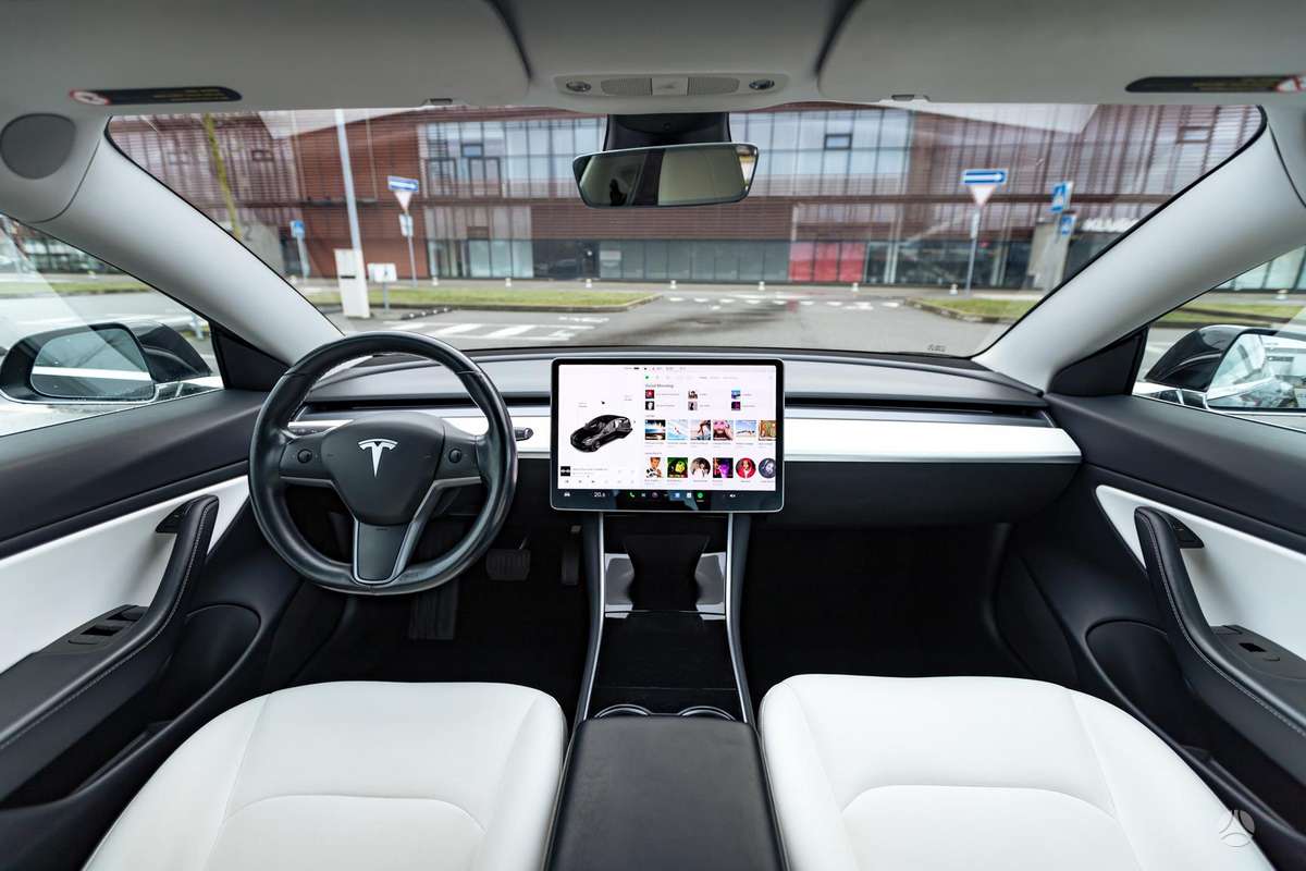 Tesla Model 3, 75 kWh, hatchback