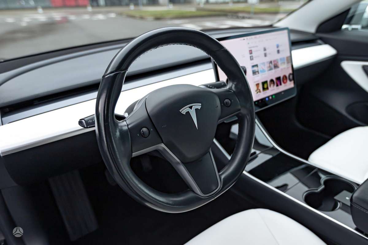 Tesla Model 3, 75 kWh, hatchback