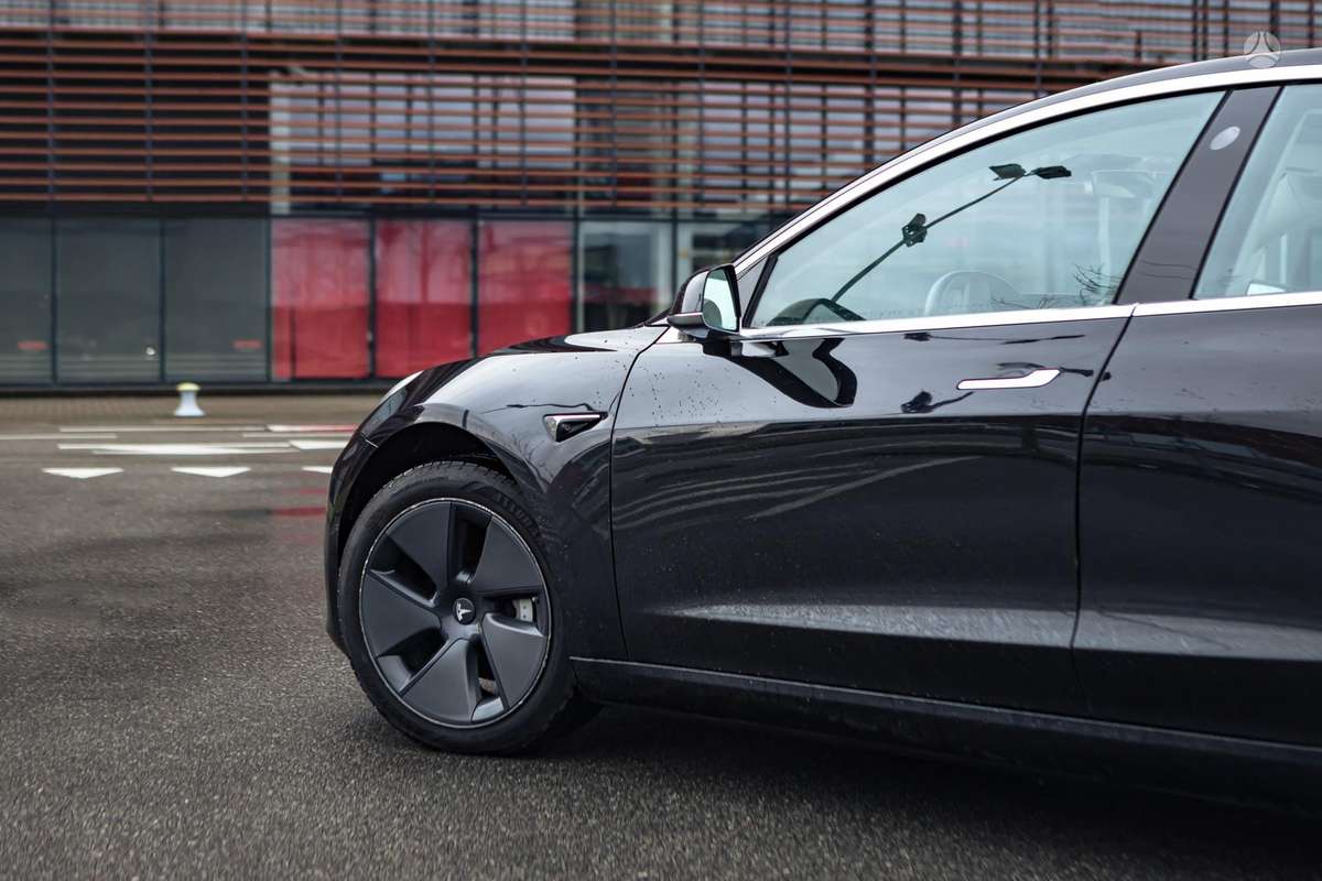 Tesla Model 3, 75 kWh, hatchback