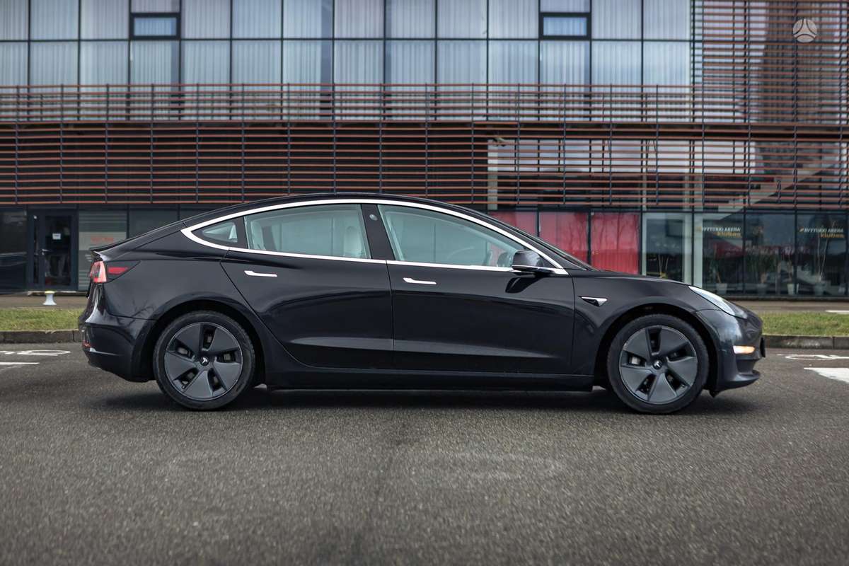 Tesla Model 3, 75 kWh, hatchback