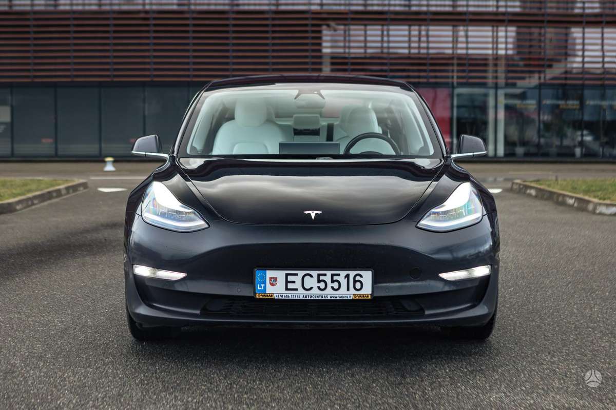 Tesla Model 3, 75 kWh, hatchback