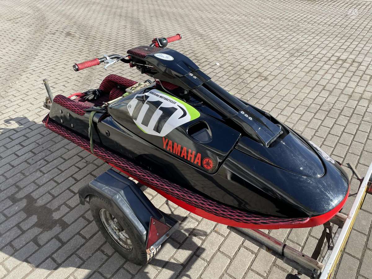 Yamaha SuperJet 700, jet skis