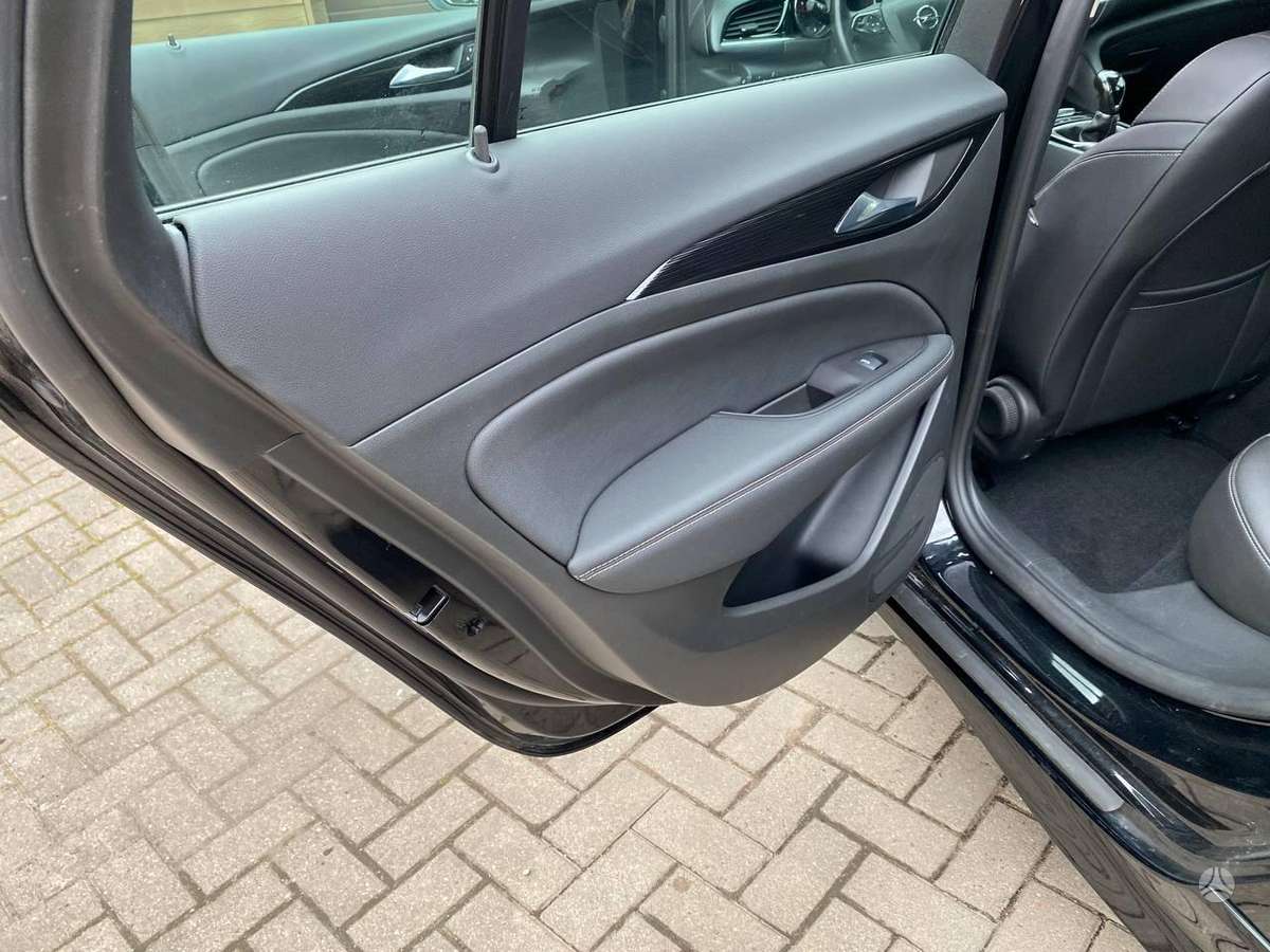 Opel Insignia, 2.0 l., Хэтчбек