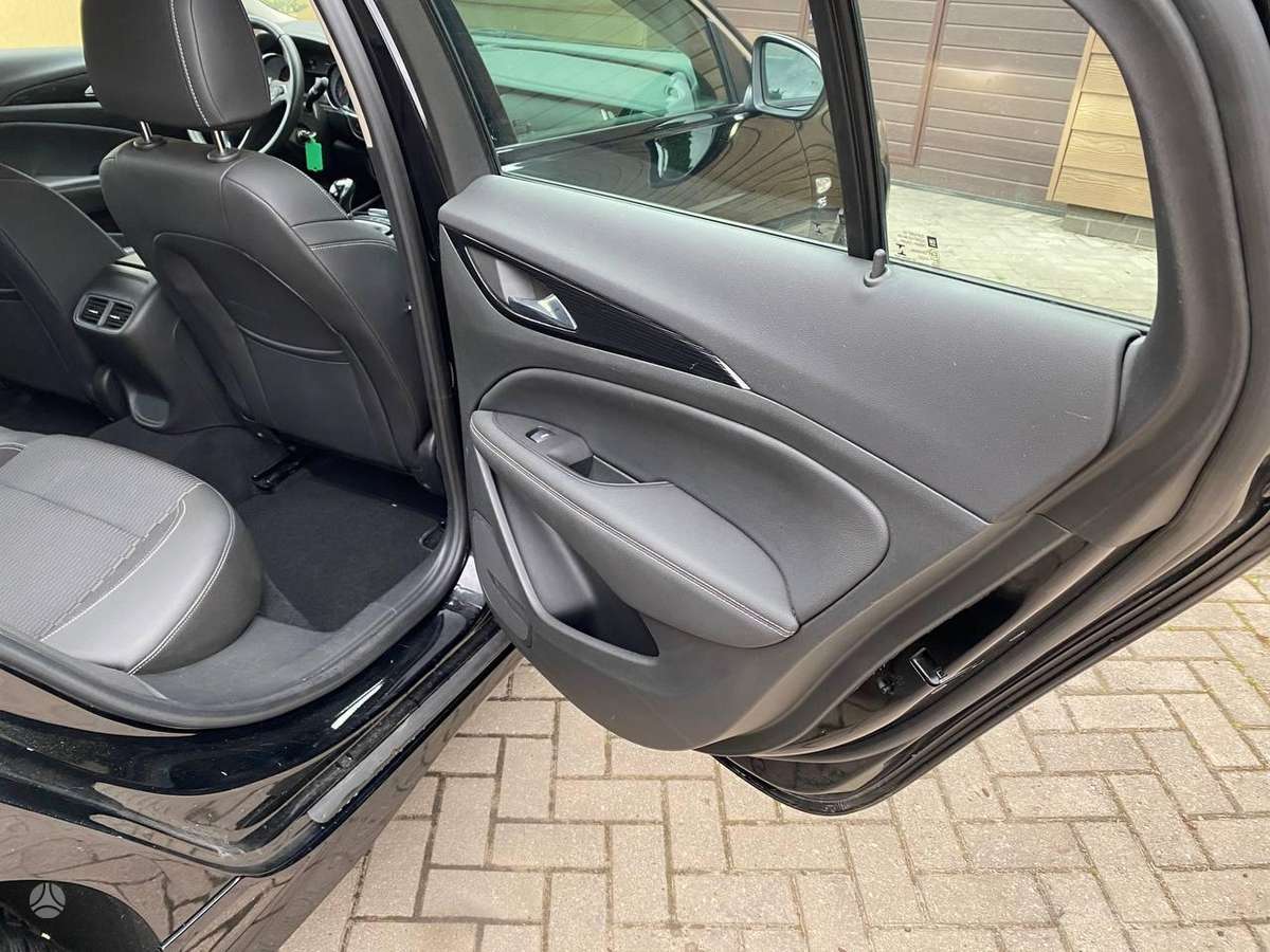 Opel Insignia, 2.0 l., Хэтчбек