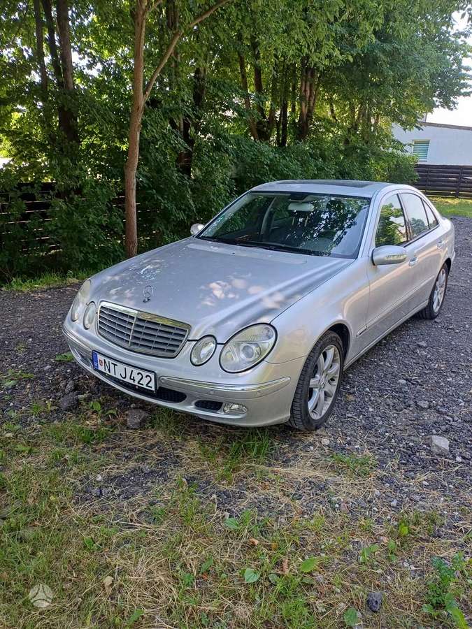 Mercedes-Benz E240, 2.6 l., Седан