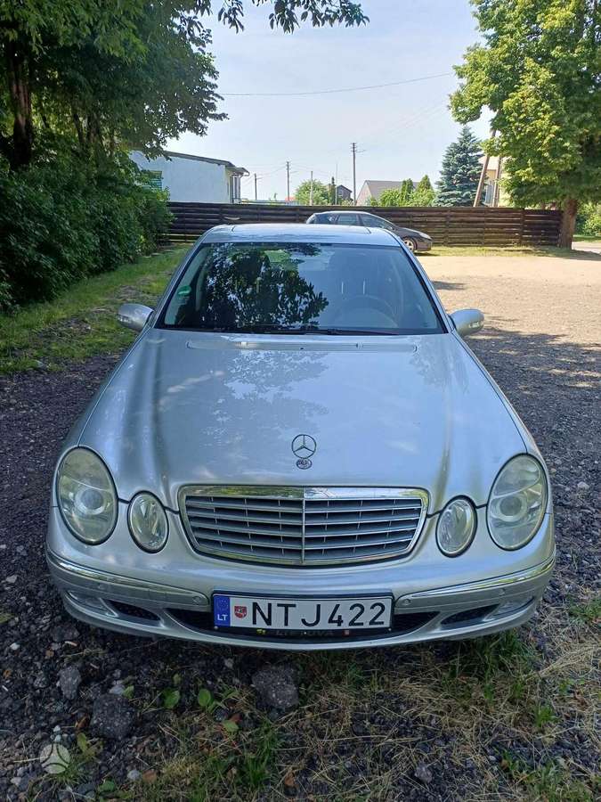 Mercedes-Benz E240, 2.6 l., Седан