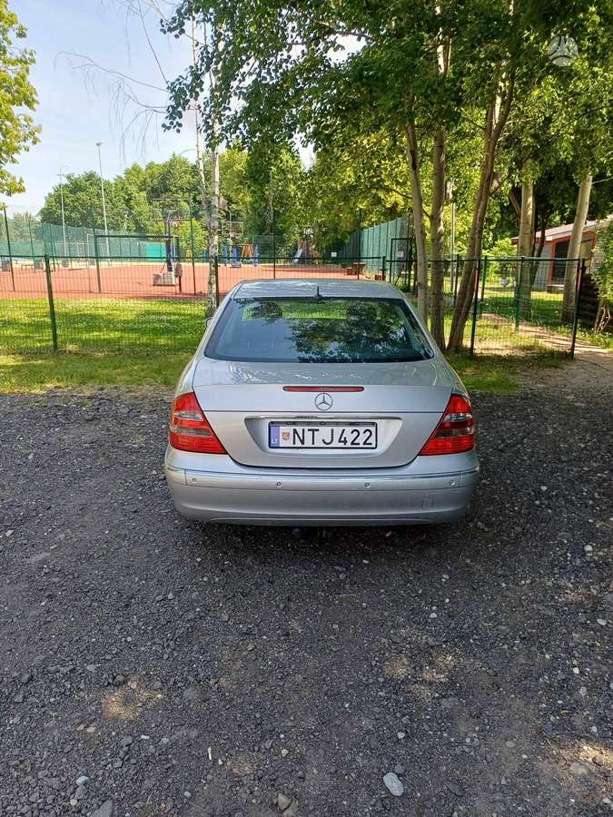 Mercedes-Benz E240, 2.6 l., Седан