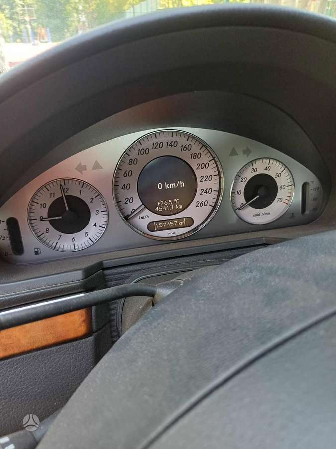 Mercedes-Benz E240, 2.6 l., Седан