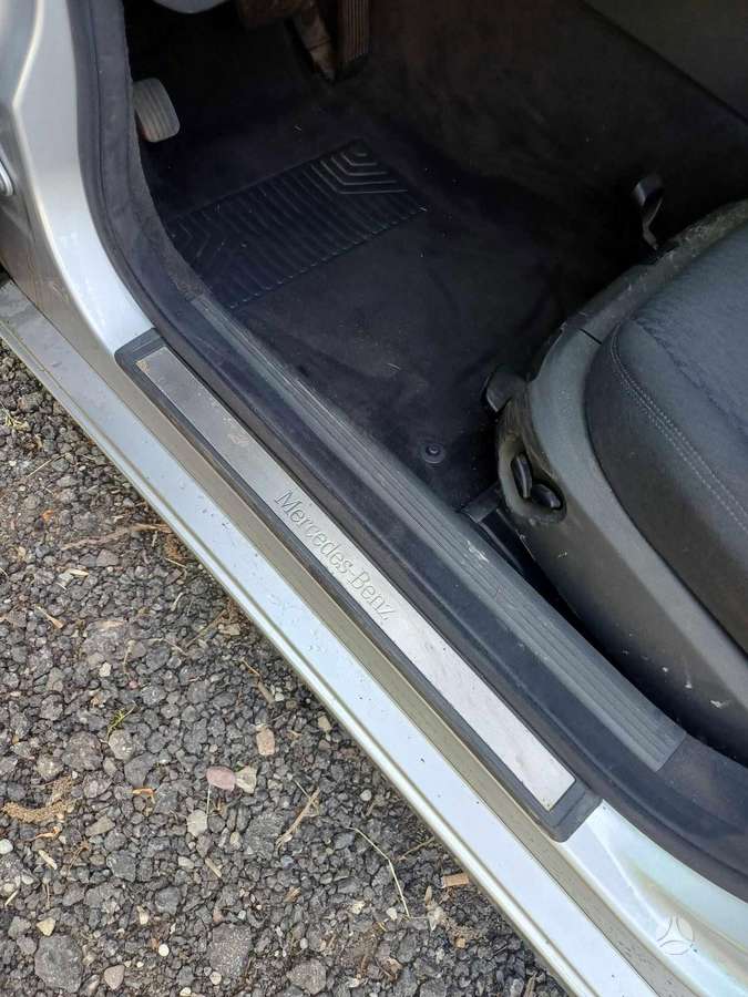 Mercedes-Benz E240, 2.6 l., Седан