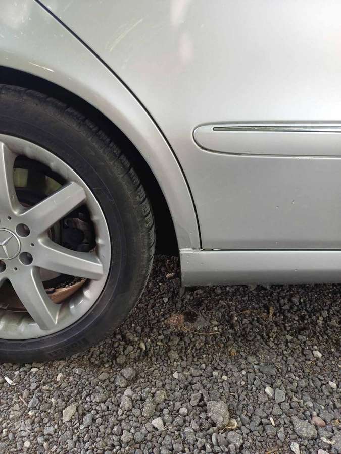 Mercedes-Benz E240, 2.6 l., Седан