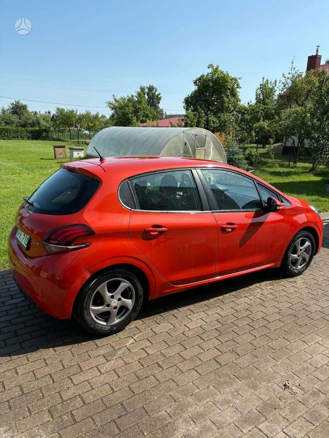 Peugeot 208, 1.2 l., hatchback