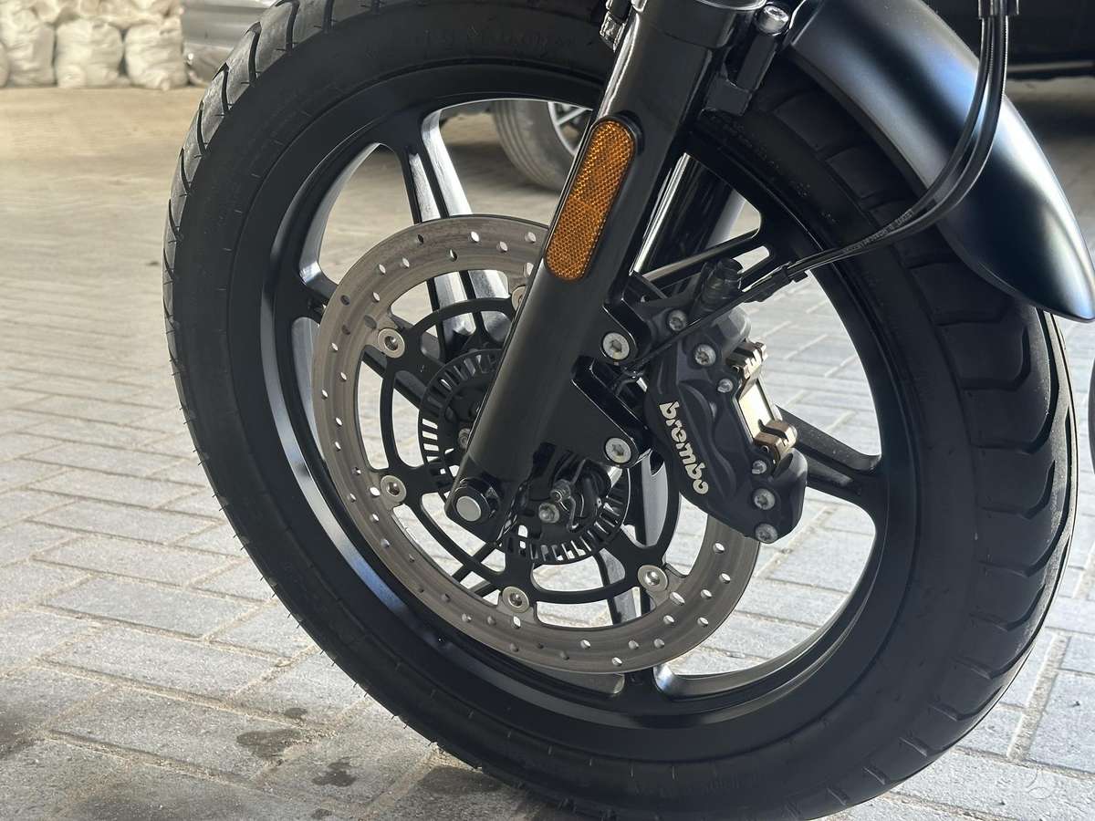 Moto Guzzi V7 853cc, street / classic