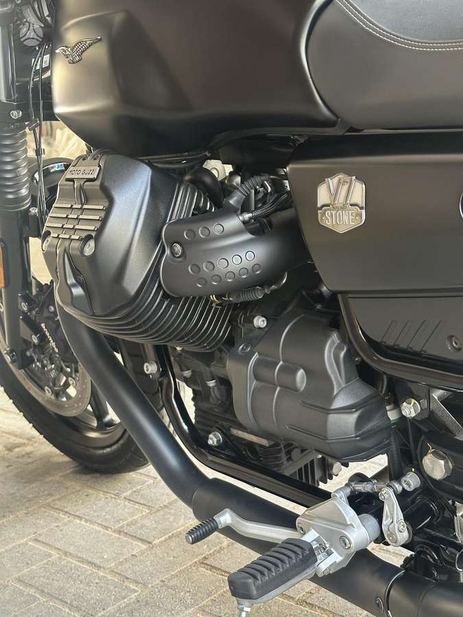 Moto Guzzi V7 853cc, street / classic