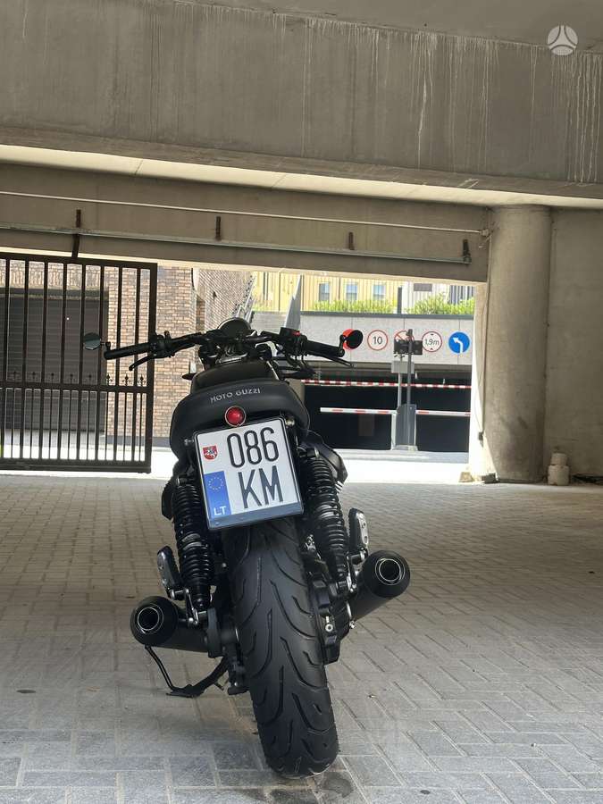 Moto Guzzi V7 853cc, street / classic