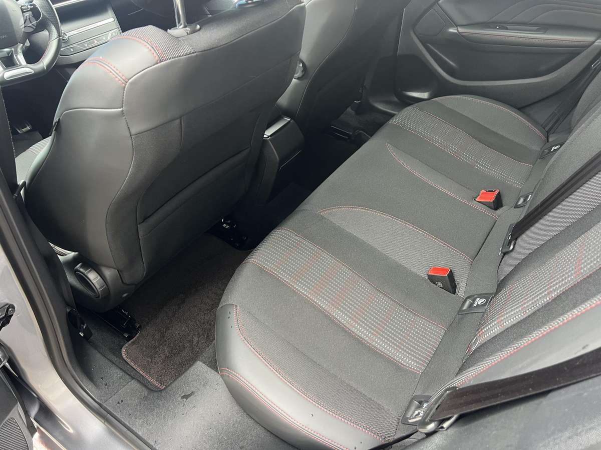 Peugeot 308, 1.2 l., hatchback