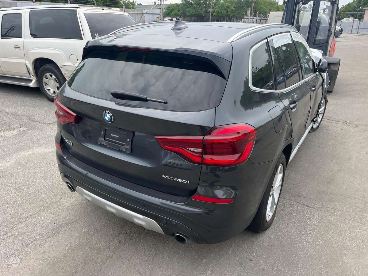 BMW X3, 2.0 l., off-road / crossover